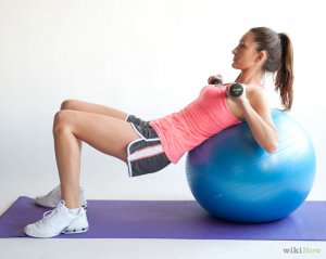 Изображение с названием Do Chest Presses With an Exercise Ball Step 2
